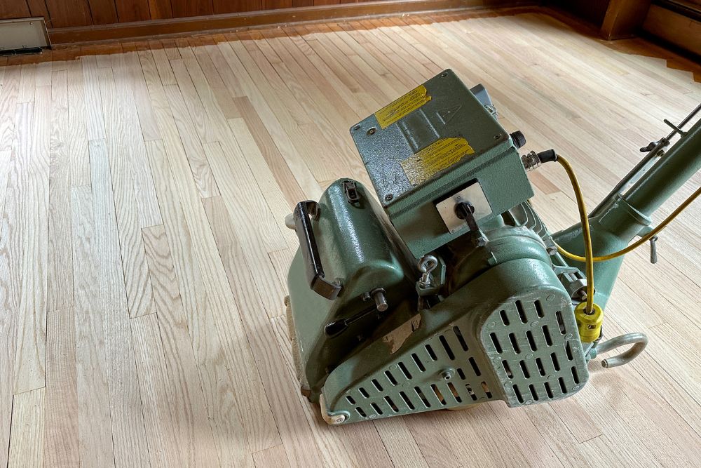 Oak Ridge Hardwood Floor Refinishing with glossy, smooth finished hardwood floor.